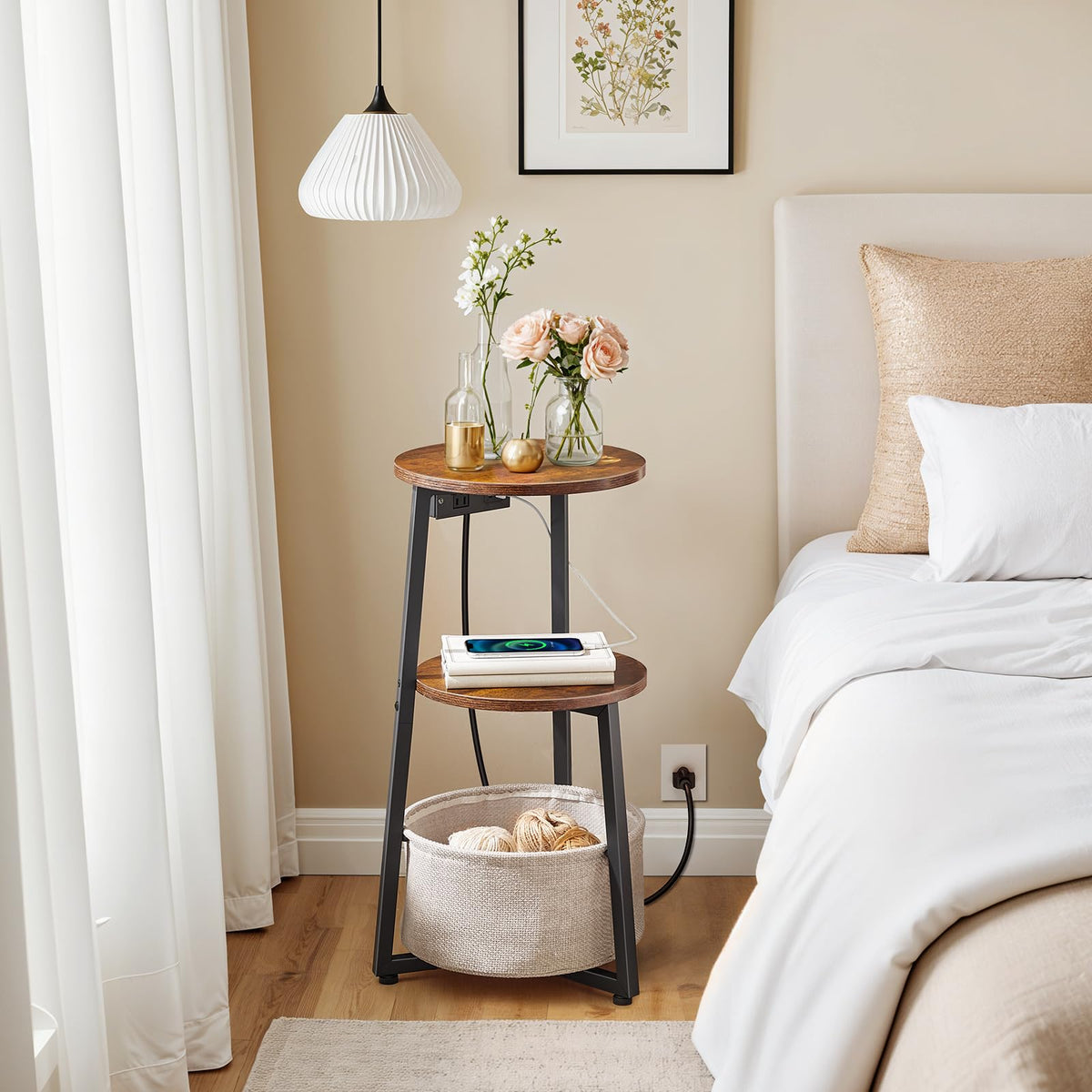 Round Side Table with Charging Station S852964