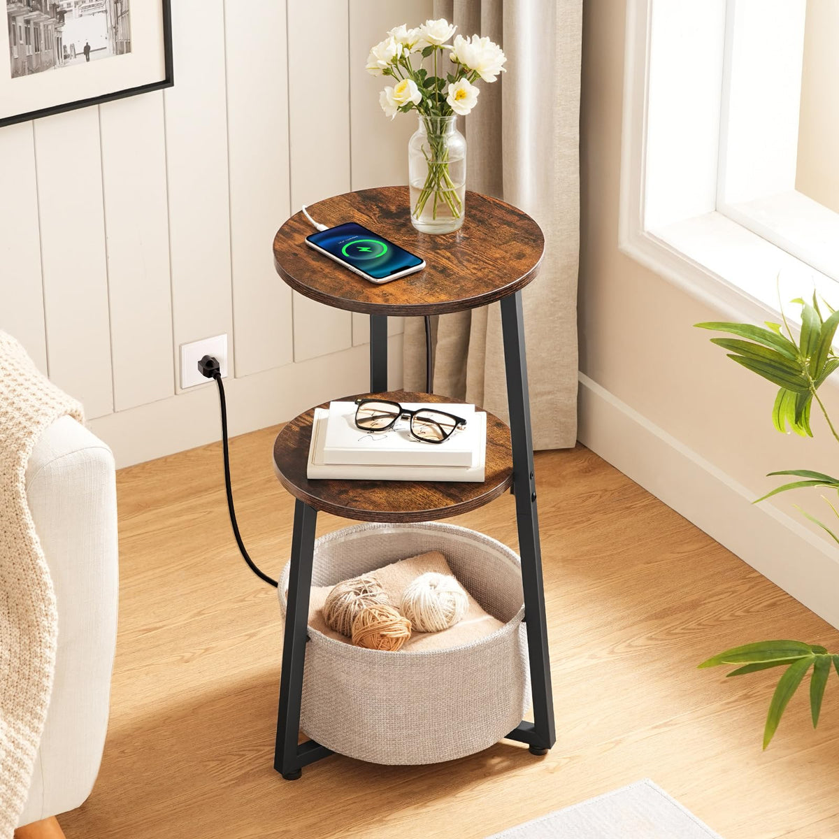 Round Side Table with Charging Station S852964